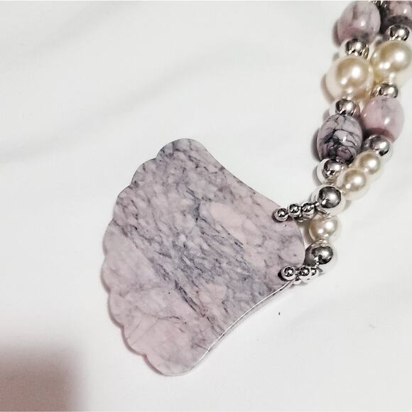 Faux pearl and lavender marbled stone fan shell statement necklace - Picture 4 of 11